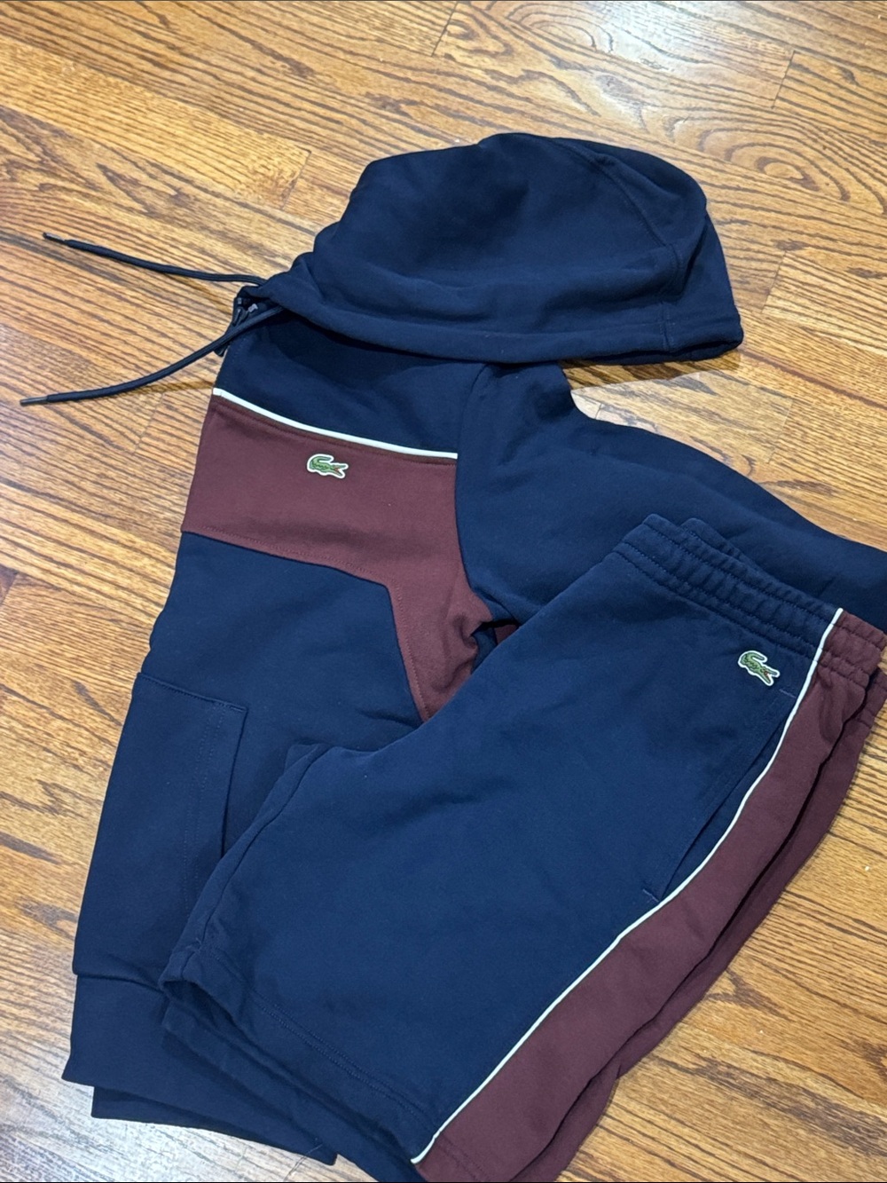 Lacoste Men’s Navy & Burgundy Hooded Sweatshirt and Jogger Shorts SZ:Small FR 3